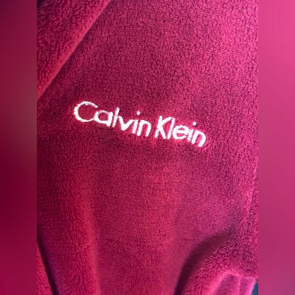 Calvin Klein plush robe. Size XS/S. Excellent condition. Hardly used! - Picture 2 of 4